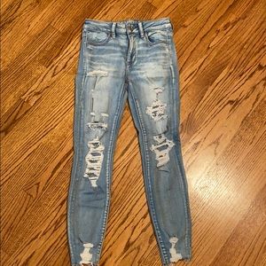 Distressed light wash jeggings